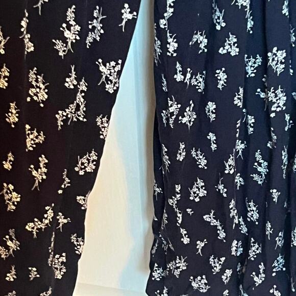 Dark navy and white floral - Picture 8 of 8